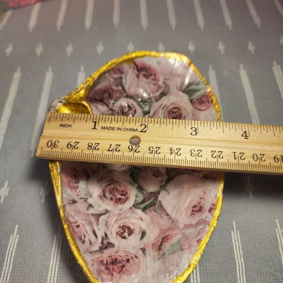 DECOUPAGE CLAM SHELL DECOUPAGE PINK ROSES ON A CLAM SHELL TRINKET DISH - Picture 9 of 10